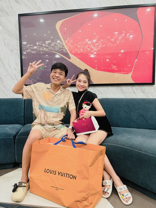 Sau 1 lần sinh nở, Ngọc Hà vẫn trẻ trung, gợi cảm.