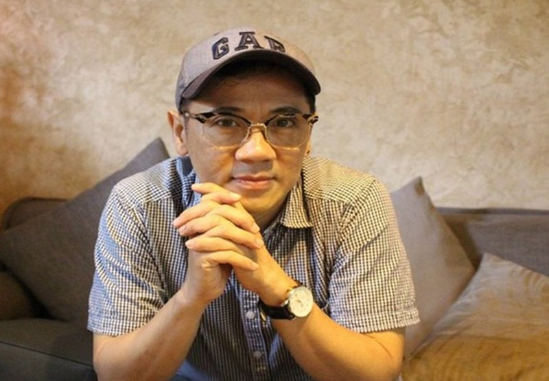 Trong chương trình Duyên phận, nghệ sĩ Thành Lộc kể lại tai nạn nghiêm trọng khi diễn vở kịch thiếu nhi "Cậu bé rừng xanh". Cụ thể, ngày hôm đó, trên sân khấu, anh tự bay thật bằng dải lụa buộc trên tay. Không may, anh tuột tay khỏi dải lụa và ngã xuống. Ảnh: Znews.