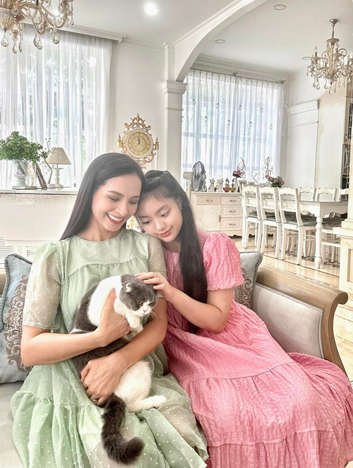 Suti đang sống cùng gia đình trong biệt thự 200m2 ở TP HCM. Ảnh: FBNV.