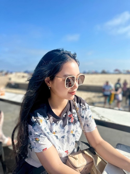 Thuý Hạnh khoe con gái Suti ở Mỹ. Ảnh: FBNV.