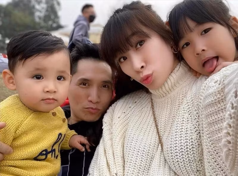 Sau 3 lần sinh nở, Anh Thư vẫn trẻ trung, gợi cảm.