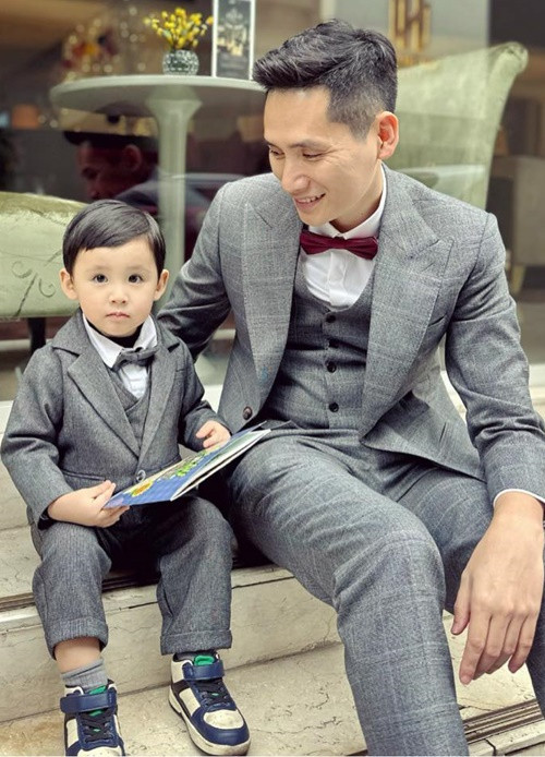 Cậu nhóc thừa hưởng những nét đẹp của bố mẹ.