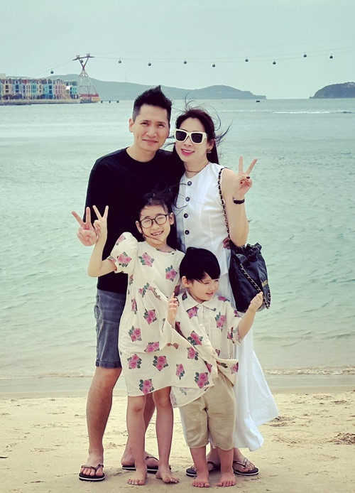 Vợ chồng Quốc Khánh thường xuyên đưa các con đi du lịch.