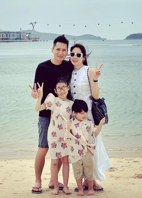 Vợ chồng Quốc Khánh thường xuyên đưa các con đi du lịch.