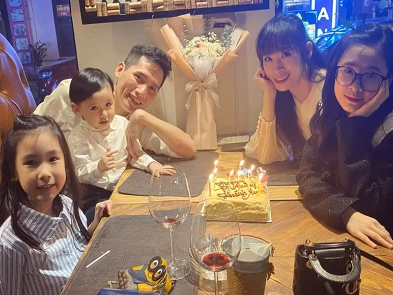 Con trai út của Quốc Khánh kháu khỉnh như hot boy nhí.