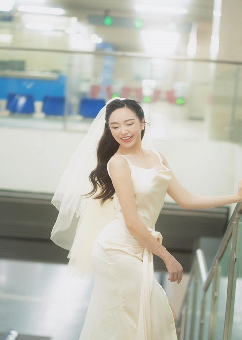 Ngày 10/3, Kim Oanh tổ chức tiệc mừng ở Hà Nội.