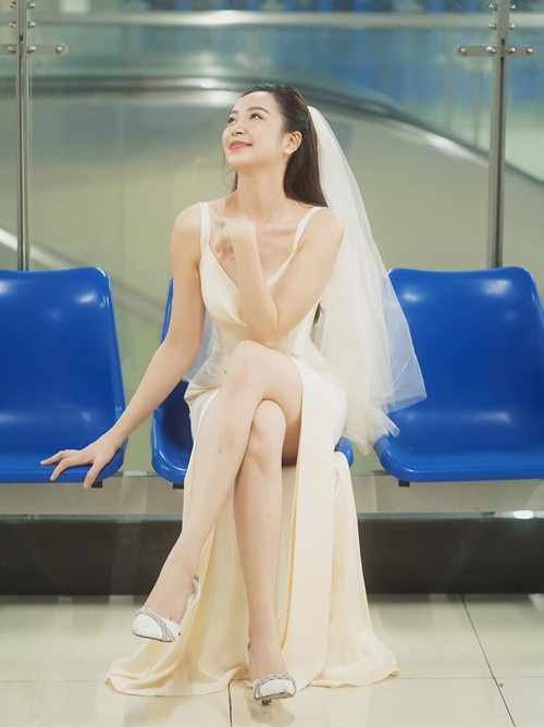 Chia sẻ với Vietnamnet, Kim Oanh cho biết cô sẽ làm đám cưới tại quê nhà ở Quảng Trị vào ngày 29/2, tại nhà trai ở Hải Dương sau đó chục ngày.