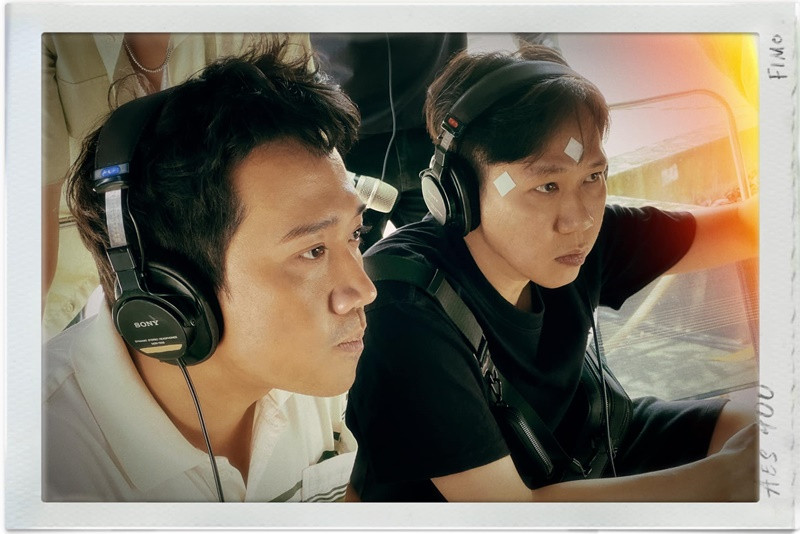 Anh Đức khẳng định không dựa dẫm Trấn Thành. “Thành biết tôi tự trọng nên không bao giờ để sẵn chỗ cho tôi, tôi vẫn tham dự casting như bao người, vẫn thử vai chứ không phải nhờ bạn thân mà muốn làm gì làm, muốn chọn vai nào thì chọn. Công việc của tôi cũng được Thành cho nhiều lời khuyên, nhiều lúc thấy Thành bận quá nên tôi tự làm, không muốn phiền. Tôi cũng tự mình học hỏi, trau dồi thêm từ những lần đi diễn chung. Nhờ vậy mà tôi cũng tích lũy được kinh nghiệm cho riêng mình, chủ động hơn chứ không muốn phiền đến ai cả”, Anh Đức tâm sự. Ảnh: FBNV.