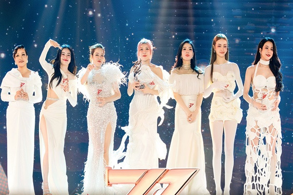 Ly do nhom 7 chi dep co nguy co tan ra ngay sau chung ket