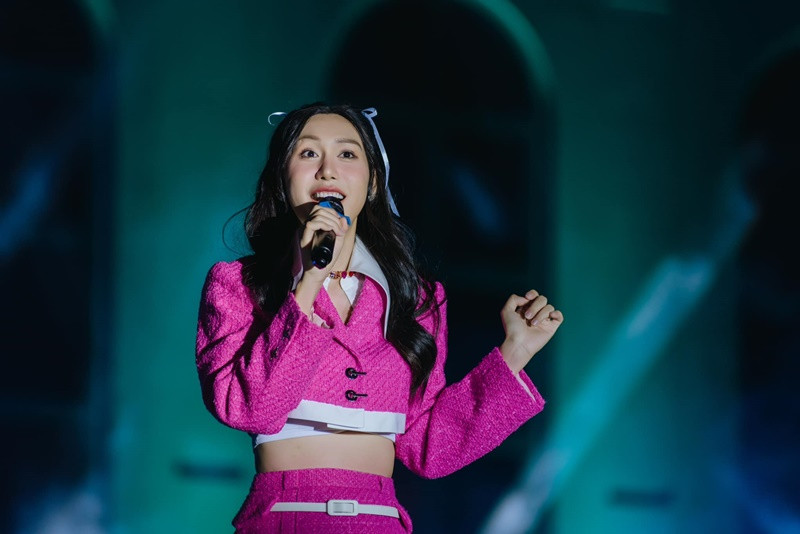 “Sau khi được là chính mình, tôi cảm thấy vui vẻ và yêu đời hơn. Bất kể ai xem những video của tôi cũng cảm thấy vui lây”, giọng ca 8x chia sẻ trên Saostar.