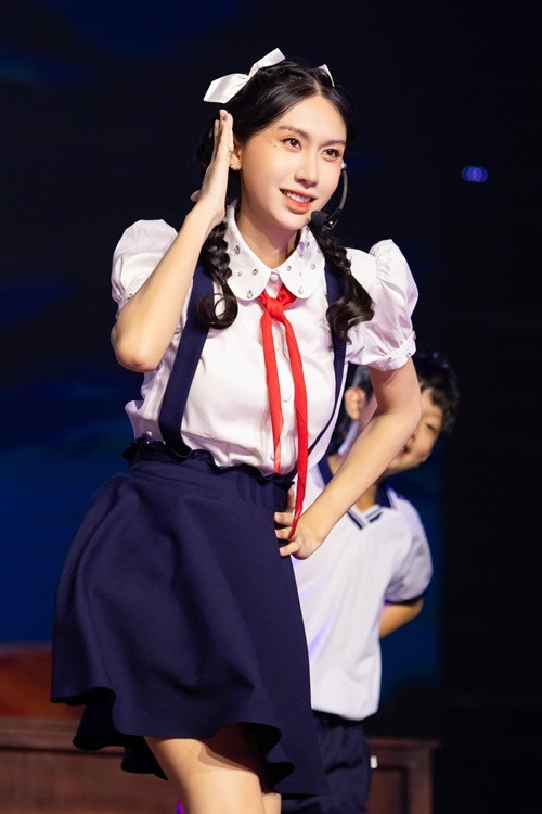 Lynk Lee khoe được bạn trai ủng hộ khi thi Chị đẹp đạp gió rẽ sóng.