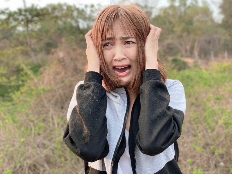 Thủy Phạm cũng cho biết, cô học hỏi thêm được nhiều kinh nghiệm diễn xuất từ các bậc tiền bối đóng phim Màu cát. “Với Lương Thế Thành, anh cũng là người rất dễ mến và hỗ trợ cho bạn diễn rất nhiều”, cô chia sẻ. Ảnh: Vietnamnet.