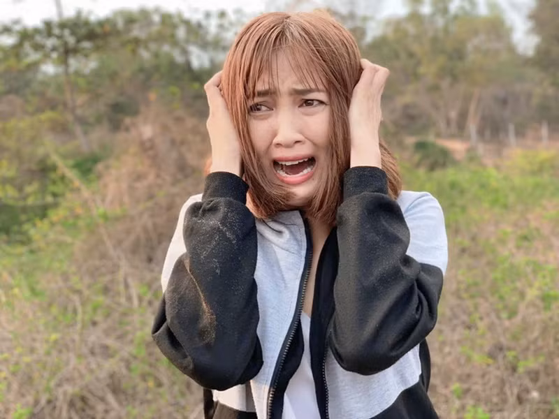 Thủy Phạm cũng cho biết, cô học hỏi thêm được nhiều kinh nghiệm diễn xuất từ các bậc tiền bối đóng phim Màu cát. “Với Lương Thế Thành, anh cũng là người rất dễ mến và hỗ trợ cho bạn diễn rất nhiều”, cô chia sẻ. Ảnh: Vietnamnet.