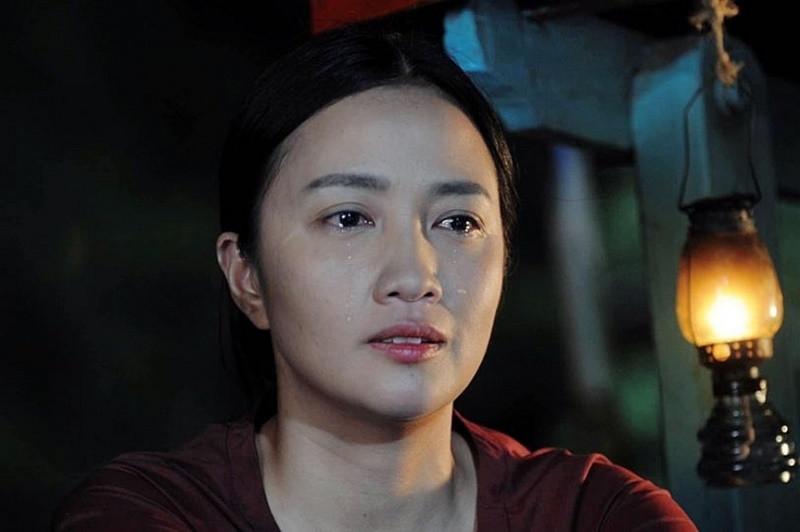 Trong phim Cơn giông, Thủy Phạm đảm nhận vai nữ chính Thủy - một cô gái mồ côi phải vất vả bươn chải kiếm sống. Khi lớn lên, Thủy gặp Bằng (Trung Dũng đóng)…Ảnh: Thế Giới Điện Ảnh.