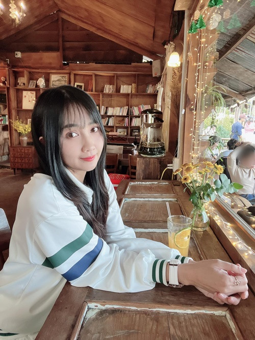 Thủy Phạm có gu thời trang đời thường trẻ trung. Ảnh: Vietnamnet.