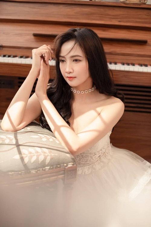 Theo Dân Trí, Thủy Phạm xuất thân là người mẫu. Cô từng đoạt giải đồng Siêu mẫu Việt Nam 2012. Ảnh: Tiền Phong.