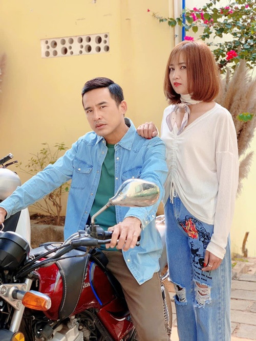 Trước Hạnh phúc bị đánh cắp, Thủy Phạm tham gia nhiều phim: Màu cát, Hoa cúc vàng trong bão, Hoa hồng thép, Thảm đỏ, Chiếc vòng ngọc huyết, Mặt nạ trong mặt nạ, Giữa hai bờ thiện ác, Đặc vụ Ma Cao, Mẹ hổ dạy con dâu… Ảnh: Vietnamnet.