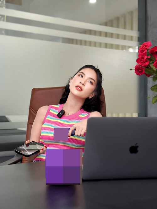 Cô nàng xuất hiện với diện mạo trẻ trung, tươi tắn. Ảnh: FBNV.