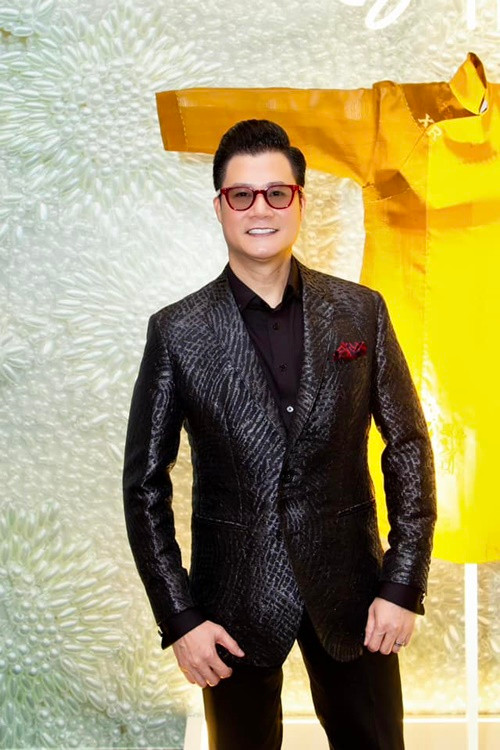 Quang Dũng sở hữu khối tài "khủng". Tại Việt Nam, anh có căn nhà 3 tầng. Ngoài ra, nam ca sĩ còn có một căn biệt thự tại Mỹ.