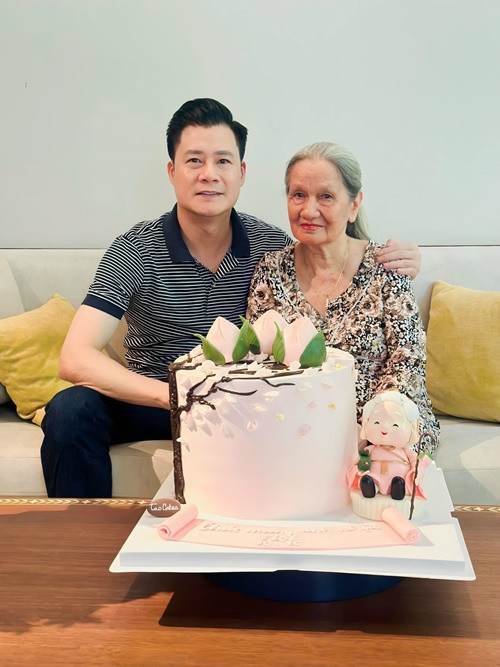 Quang Dũng mời đại gia đình từ Quy Nhơn vào TP.HCM sống cùng anh.