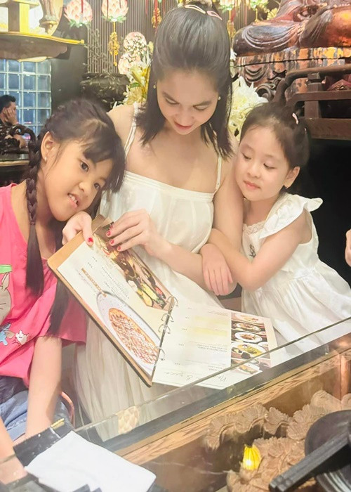 Ngọc Trinh quyết định ăn chay 2 ngày mỗi tháng. Cô cũng thường xuyên đi chùa. Sự thay đổi này của nữ người mẫu khiến nhiều người bất ngờ.