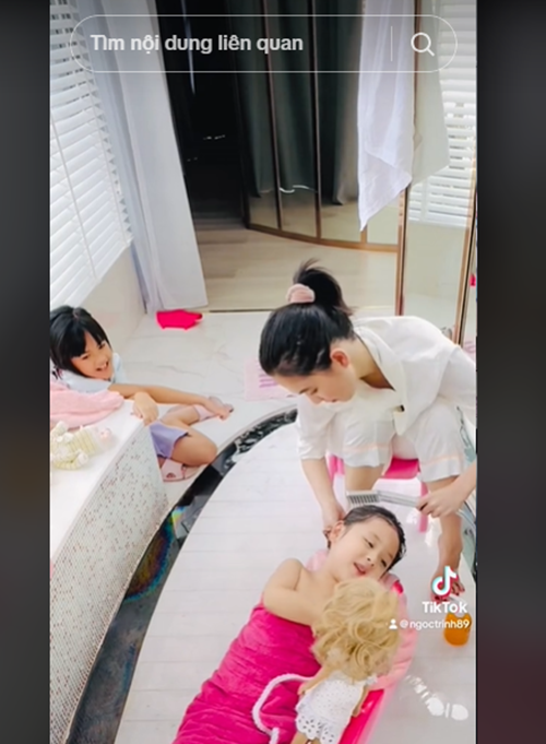 Ngọc Trinh hiện sống ở biệt thự cùng các cháu.