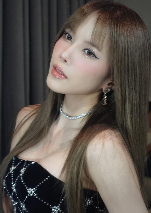 Thiều Bảo Trâm ra nhiều sản phẩm âm nhạc trong 3 năm qua như mini album After you, MV Sau lưng anh có ai kìa.