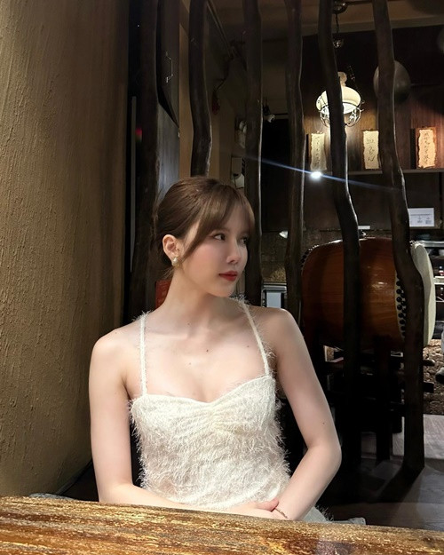 Thiều Bảo Trâm khiến nhiều người mê mẩn mỗi khi khoe dáng.