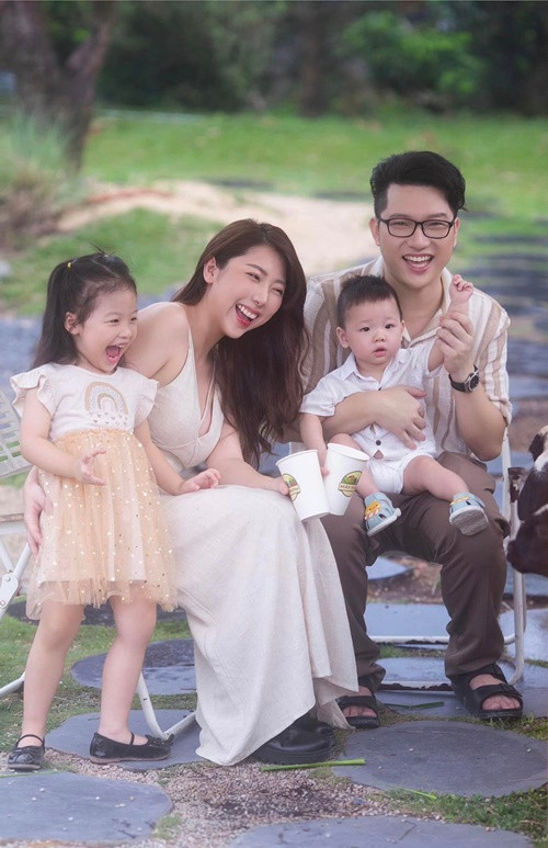 Em gái Trấn Thành kết hôn năm 2018. Chồng của Huỳnh Mi tên Yung Man Kit.