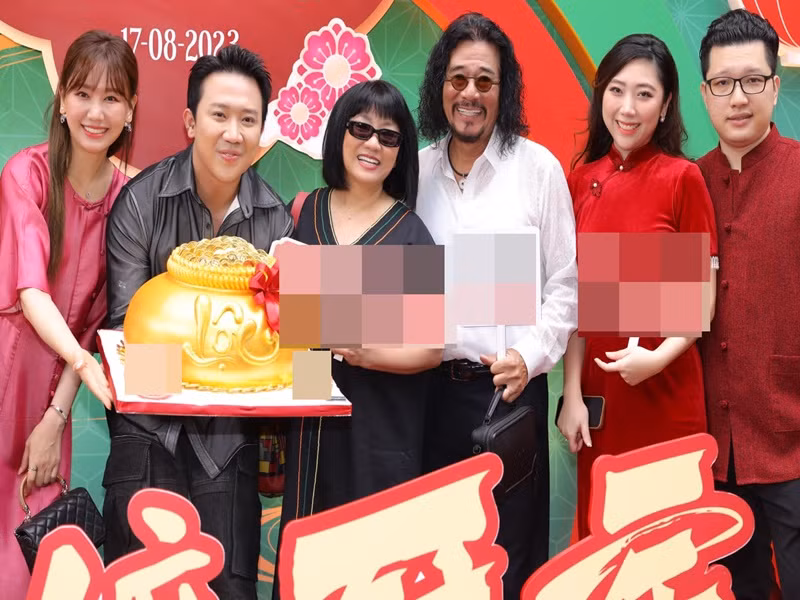 Nhiều nghệ sĩ đến ủng hộ nhà hàng của Huỳnh Mi - Trấn Thành khai trương.