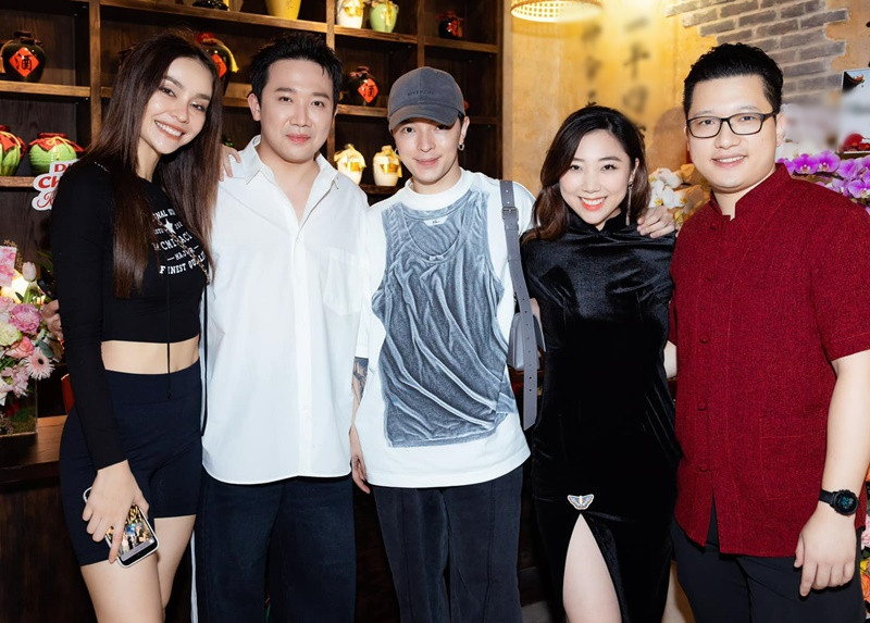 Trấn Thành cùng em gái Huỳnh Mi kinh doanh nhà hàng.