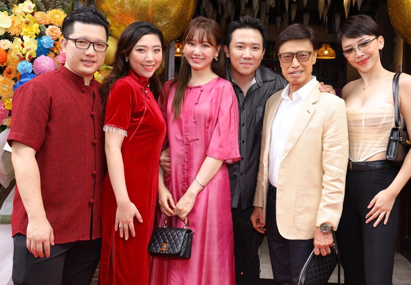 Là em gái Trấn Thành, Huỳnh Mi quen biết nhiều nghệ sĩ.