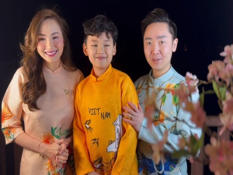 Diễm Hương tấm tắc khen các món ăn do chồng nấu cho gia đình.