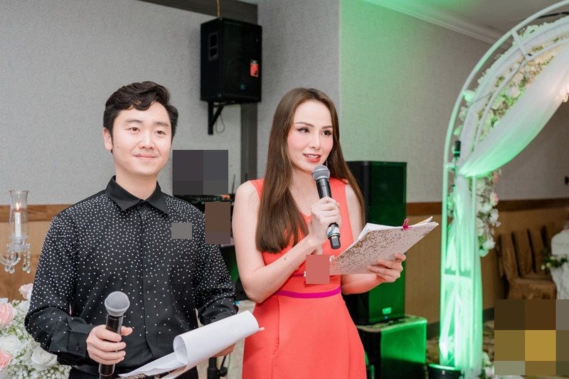 Tháng 11/2023, Diễm Hương chia sẻ hình ảnh làm MC cùng Thanh Duy. Tuy nhiên, cô không tiết lộ danh tính người đàn ông này.