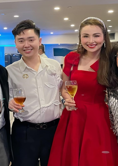 Chồng Diễm Hương được nhiều người khen điển trai.