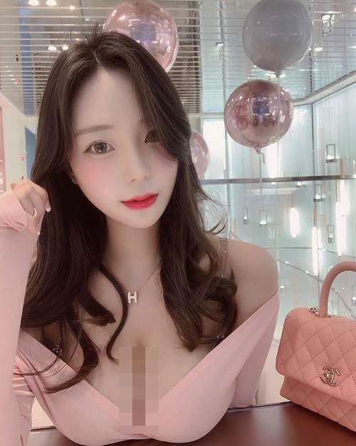 Berry Noon là một trong những hot girl Hàn Quốc khá nổi tiếng.