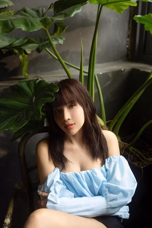 Ở tuổi 37, nữ diễn viên phim Mai quyến rũ, “hớp hồn” người đối diện. Ảnh: FBNV.