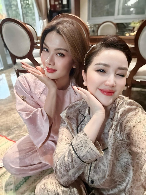 Giọng ca "Công chúa bong bóng" xinh đẹp hút hồn với Đào Bá Lộc dịp Tết.