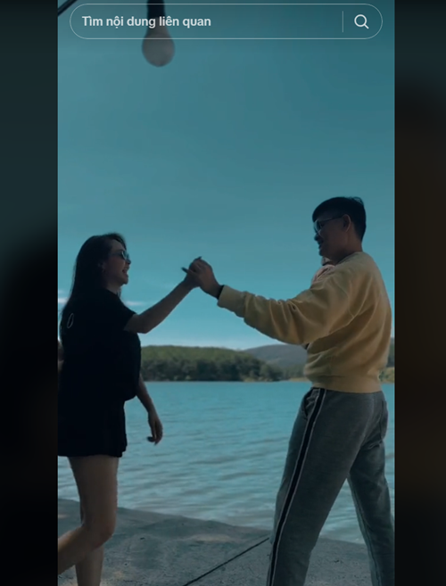 Chồng Minh Hằng là phó tổng giám đốc của một công ty dệt may lớn ở Long An.