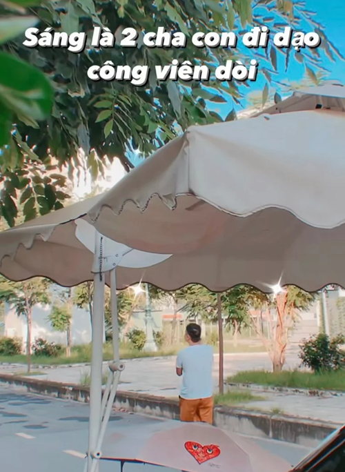 Minh Hằng được chồng phụ giúp việc chăm sóc con trai.