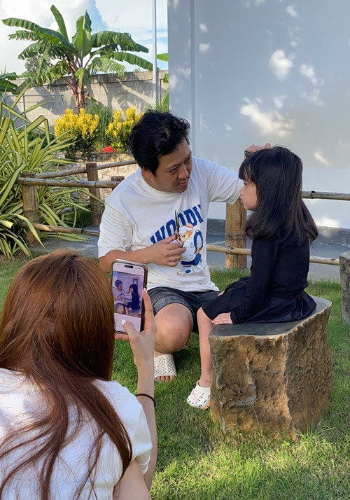 Trường Giang vẫn giữ lối sống giản dị dù giàu có.