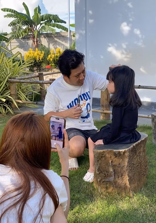 Trường Giang vẫn giữ lối sống giản dị dù giàu có.