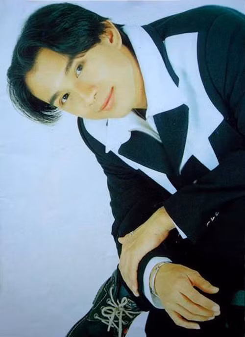 Nam ca sĩ Đan Trường sinh năm 1976. Bố của anh là người Việt lai Pháp, cao 1m80. Ảnh: FBNV.