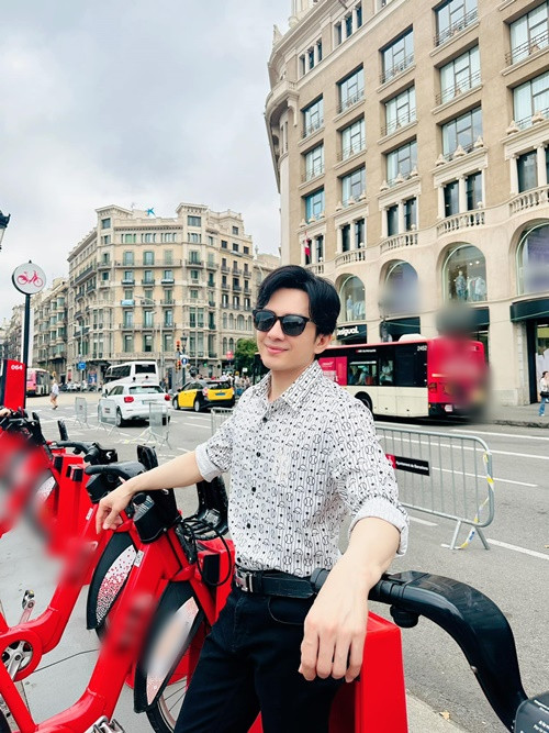 Đan Trường vẫn tích cực hoạt động nghệ thuật. Ảnh: FBNV.