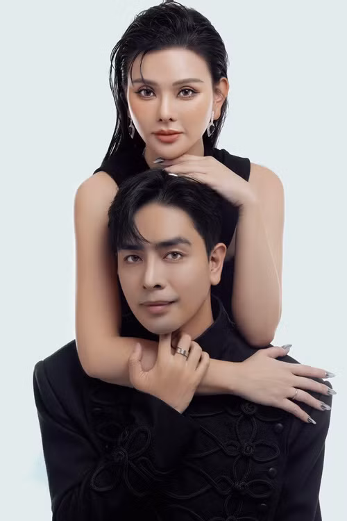 Theo chồng Thu Thủy, chắc chắn thời gian qua đi vợ chồng anh sẽ phải thay đổi vẻ ngoài. “Tuy nhiên ngoại hình có thay đổi nhưng bản chất, tình cảm dành cho nhau vẫn sẽ mãi như vậy nên không phải lo lắng nhiều. Còn nếu như sau này bà xã có những dấu hiệu tuổi tác rõ hơn tôi cũng sẽ để râu nhiều hơn”, Kin Nguyễn nói.