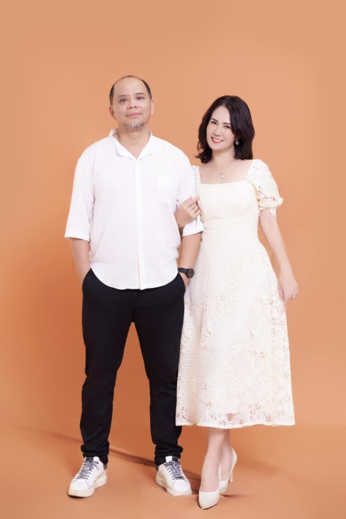 Biết Nguyệt Hằng đam mê nghề diễn và không thể làm công việc gì khác, Anh Tuấn sẵn sàng hy sinh, bươn chải để vợ theo nghề. Ảnh: FBNV.