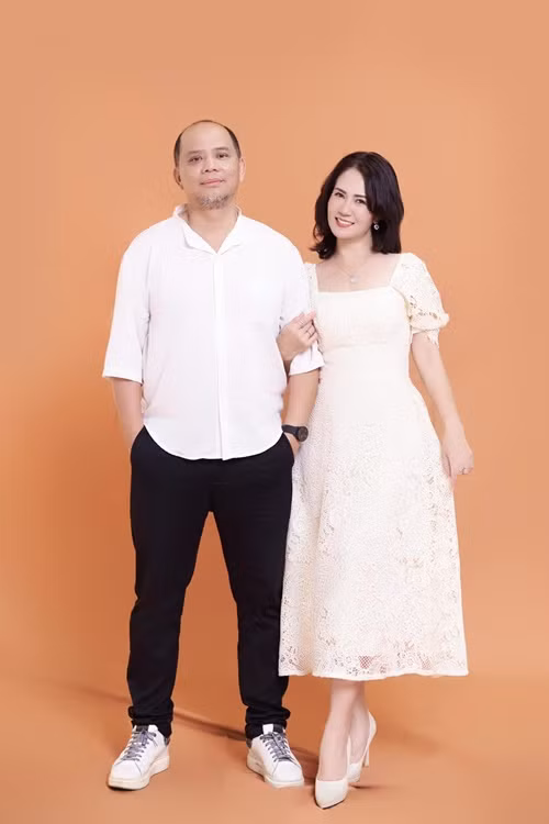 Biết Nguyệt Hằng đam mê nghề diễn và không thể làm công việc gì khác, Anh Tuấn sẵn sàng hy sinh, bươn chải để vợ theo nghề. Ảnh: FBNV.