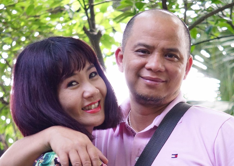 Anh Tuấn và Nguyệt Hằng nảy sinh tình cảm khi học chung lớp diễn viên của Nhà hát Tuổi trẻ từ năm 1991. Cặp đôi kết hôn năm 1996. Ảnh: FBNV.