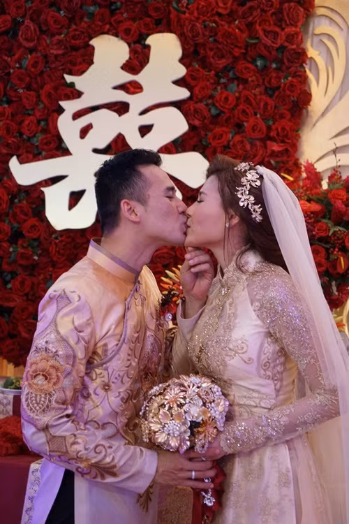 Trong một cuộc phỏng vấn sau khi kết hôn, Thúy Diễm chia sẻ, Lương Thế Thành hay trêu chọc mọi người nên bị hiểu lầm. “Giờ ai có nghĩ anh Thành đồng tính thì Diễm cũng đành chịu, cứ từ từ hành động rồi mọi người sẽ hiểu thôi”, cô nói.