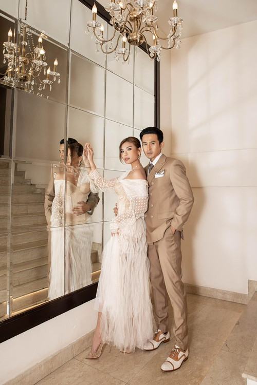 Trong khi Thúy Diễm thường tránh, không xem những cảnh tình cảm của chồng và bạn diễn, Lương Thế Thành có thể thoải mái ngồi xem cảnh vợ tình tứ với bạn diễn nam vì chỉ tập trung vào diễn xuất của vợ.